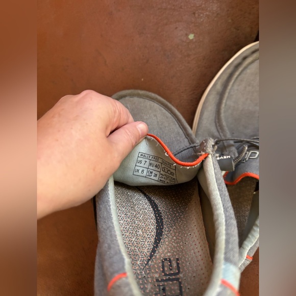 Boys Wally Free Hey Dude Shoes size 7 - Picture 2 of 4